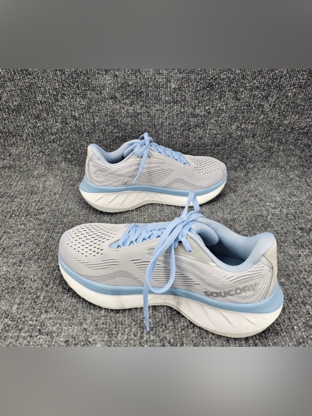 Saucony Ride 18 Womens Size 6
Wide Cloud Dream Athletic Daily Road Running Shoes